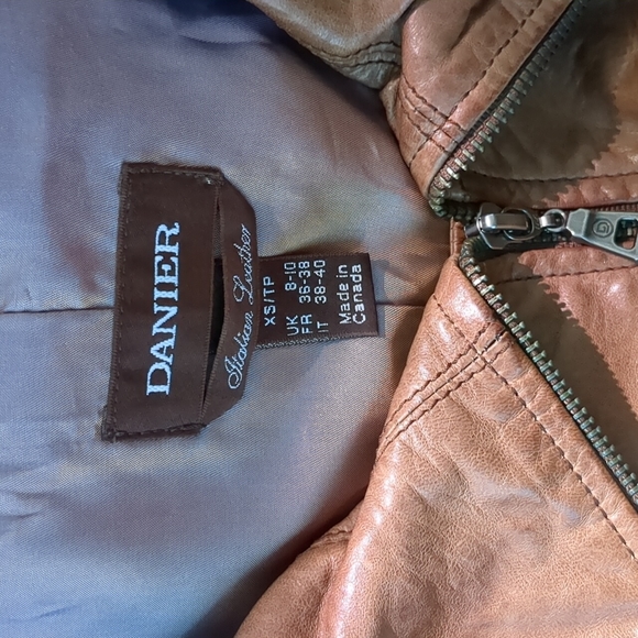 Asymmetrical leather Danier jacket (X's) - Picture 7 of 7